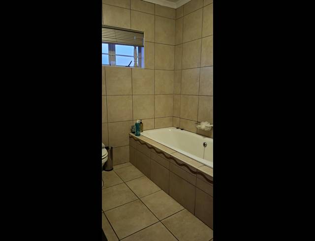 3 BEDROOM FREEHOLD FOR SALE IN HILLARY